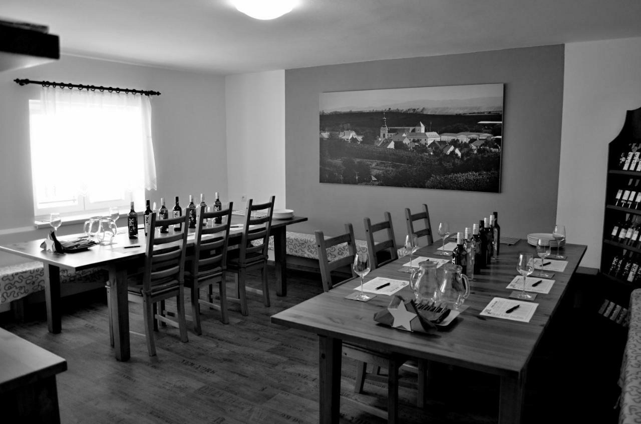 Vinarstvi Koliba Apartment Чейковице Екстериор снимка